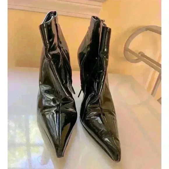 Fendi Women's Black Patent Leather Ankle Boots Size 8.5 High Heel Zip Booties - Picture 2 of 12